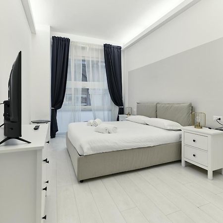Duomo View - 2 Min From Duomo Amazing Location Apartment มิลาน ภายนอก รูปภาพ